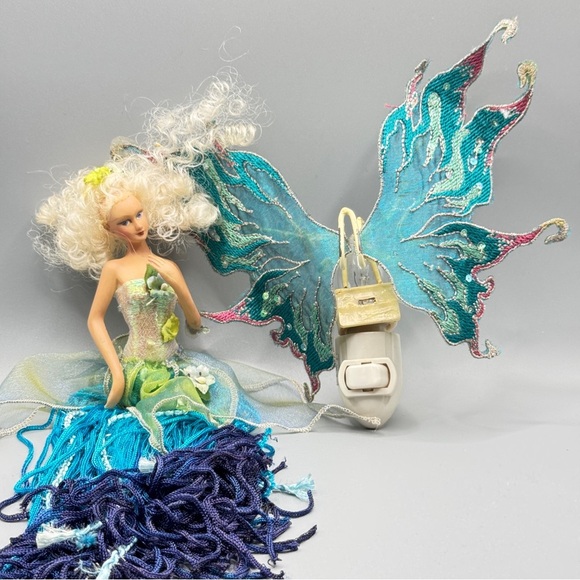 🧚 Handmade Fairy Nightlight Lamp – Iridescent Blue Green Fantasy Décor - Picture 4 of 7